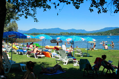 Badewiese auf dem Camping Village Lago Maggiore