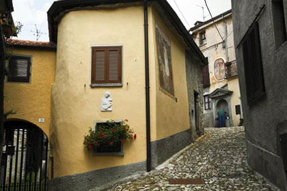 Das bemalte Dorf Arcumeggia