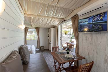 Wohnraum im Mobilheim auf dem Residence Il Borgo delle Arti