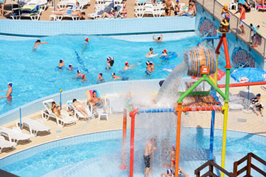 Poolbereich auf dem Campingplatz Continental Village