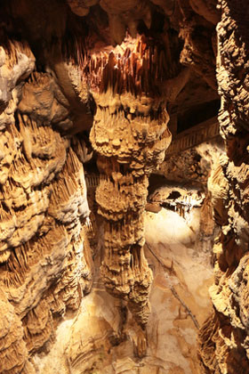 Stalagmite in einer Grotte
