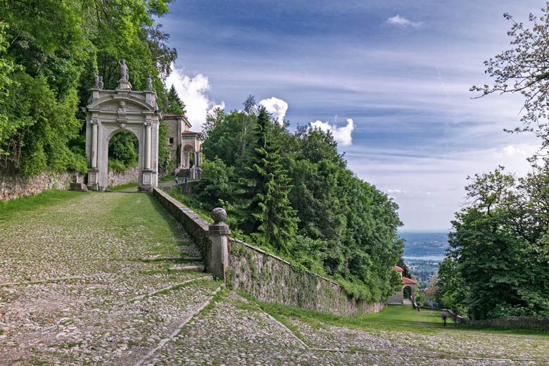 Verschiedene architektonische Strukturen auf den Sacro Monte di Varese
