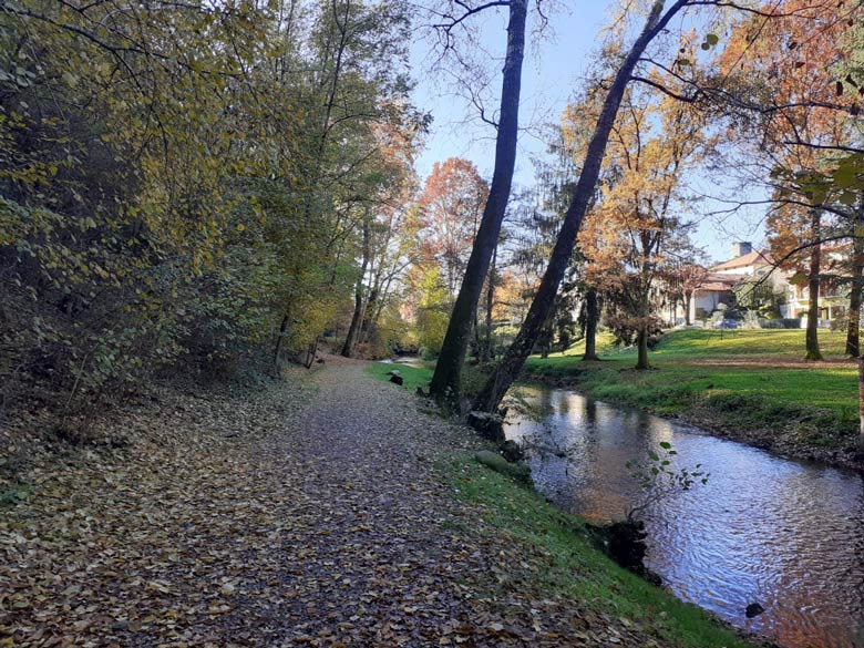 Besozzo ist eine italienische Gemeinde in der Provinz Varese Besozzo ist eine italienische Gemeinde in der Provinz Varese