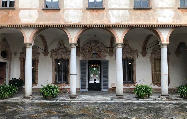 Fassade der Villa Della Porta Bozzolo