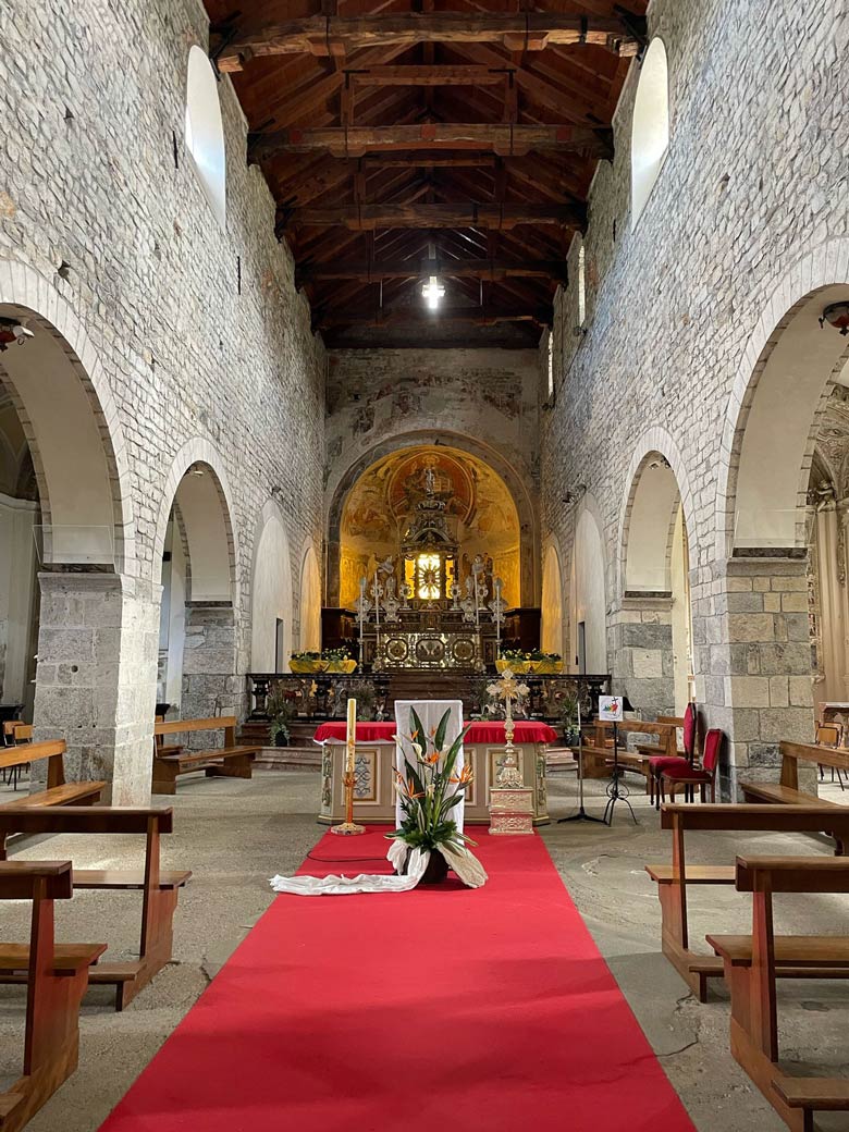 Im Inneren der Canonica San Vittore in Brezzo di Bedero