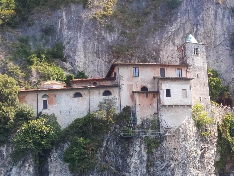 Die Kirche der Santa Caterina del Sasso