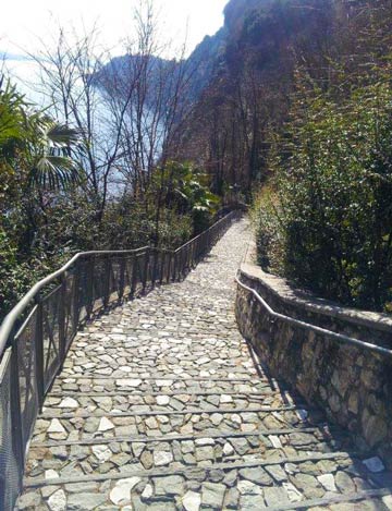 Landweg zur Santa Caterina del Sasso