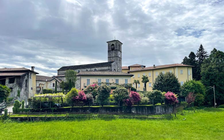 Pfarrhaus von Brezzo di Bedero
