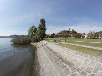 Bild der Promenade von Angera
