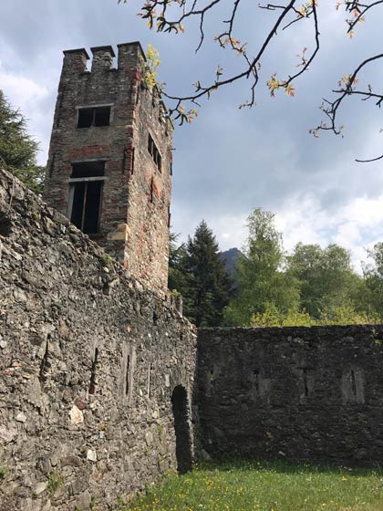 Turm vom Castello di Laveno Mombello