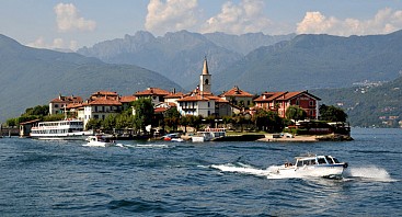 Motorboote auf dem Lago Maggiore