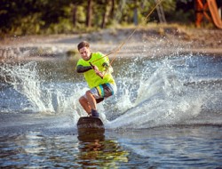 Wasserski und Wakeboard auf dem Lago Maggiore